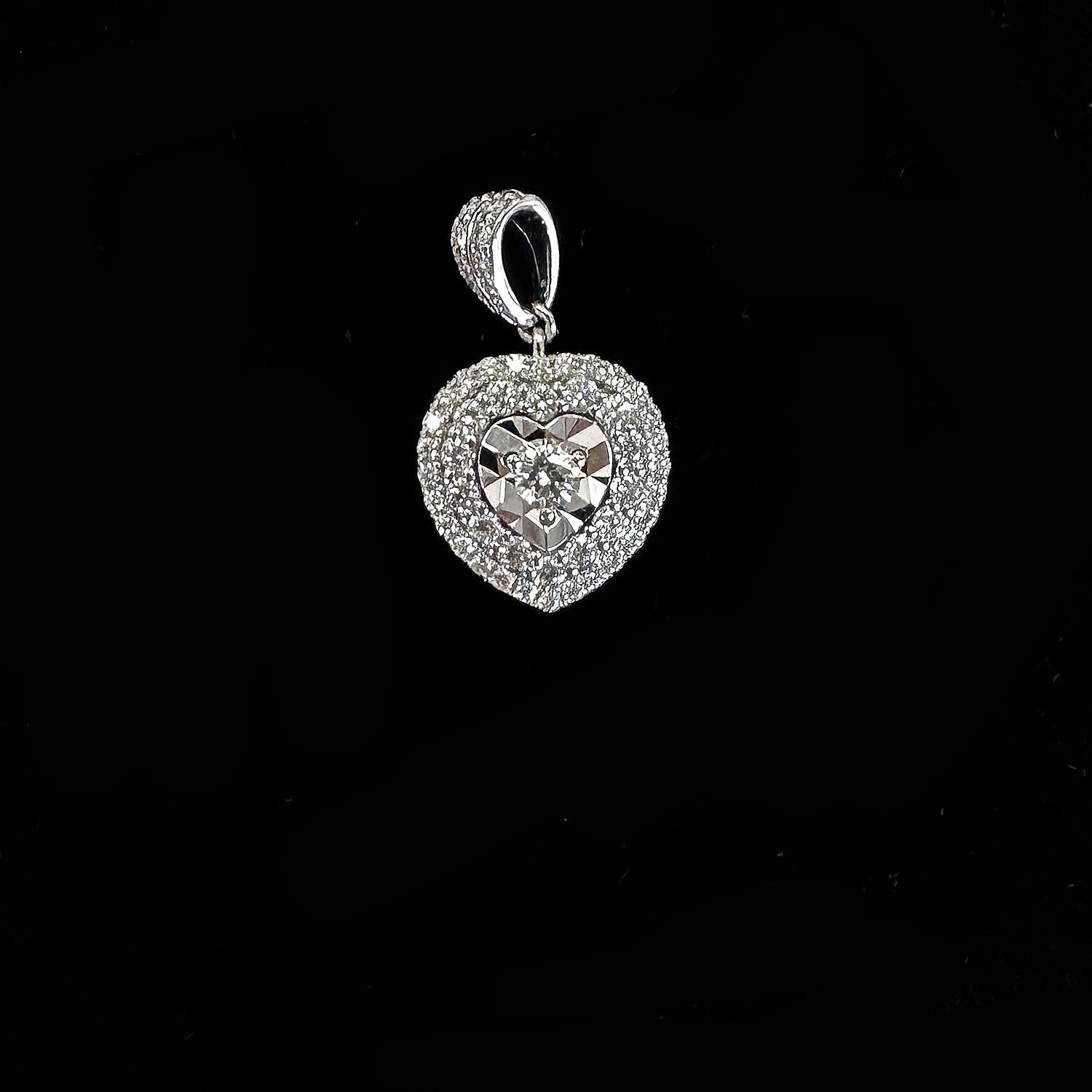 36967 - 18K diamond pendant